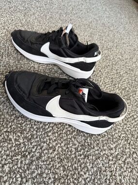 Nike Black and White Women's Athletic Sneakers